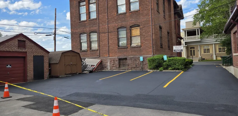 Asphalt Sealcoating Asphalt Sealcoating
